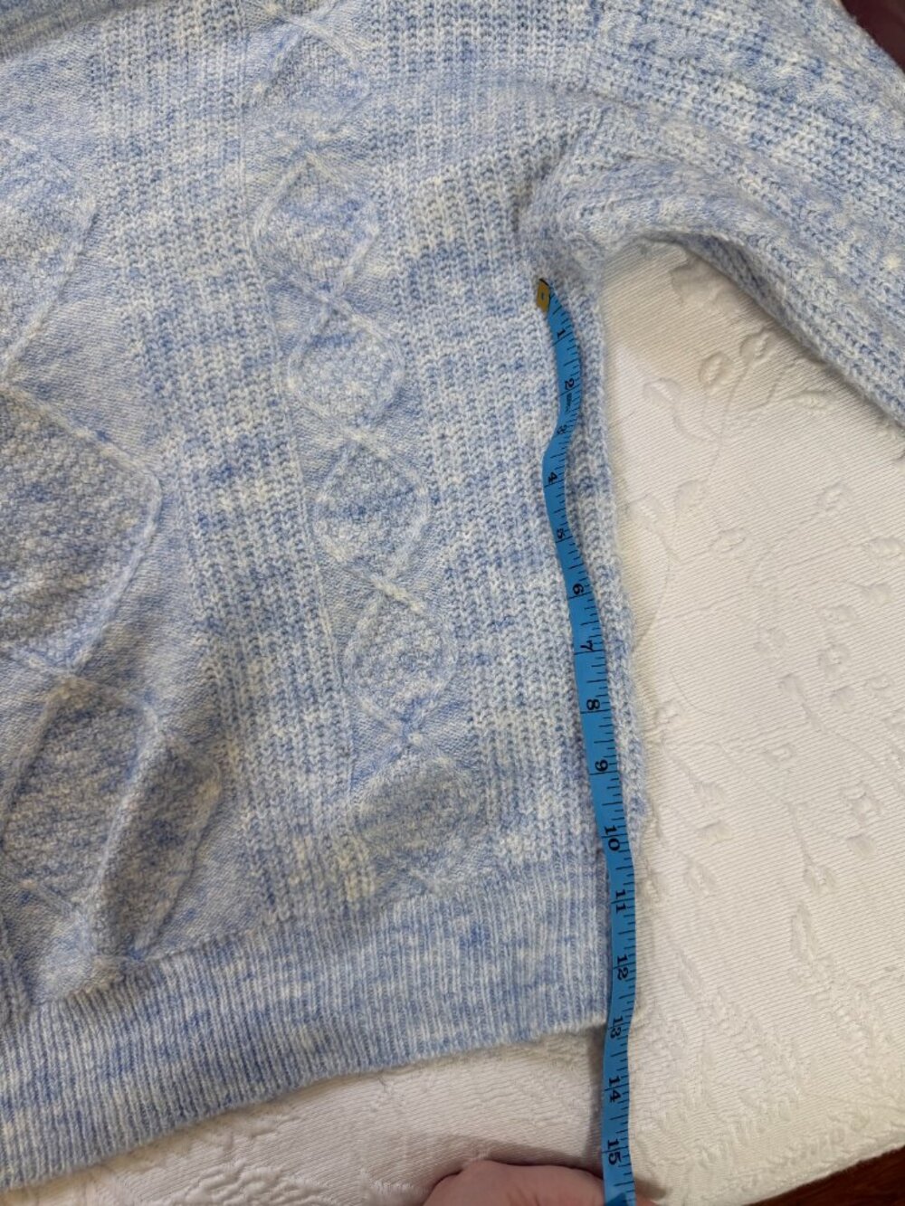 🌷 2/15 Unknown Brand Light Blue Cable Knit Cropped Sweater Size M/L - Picture 3 of 5